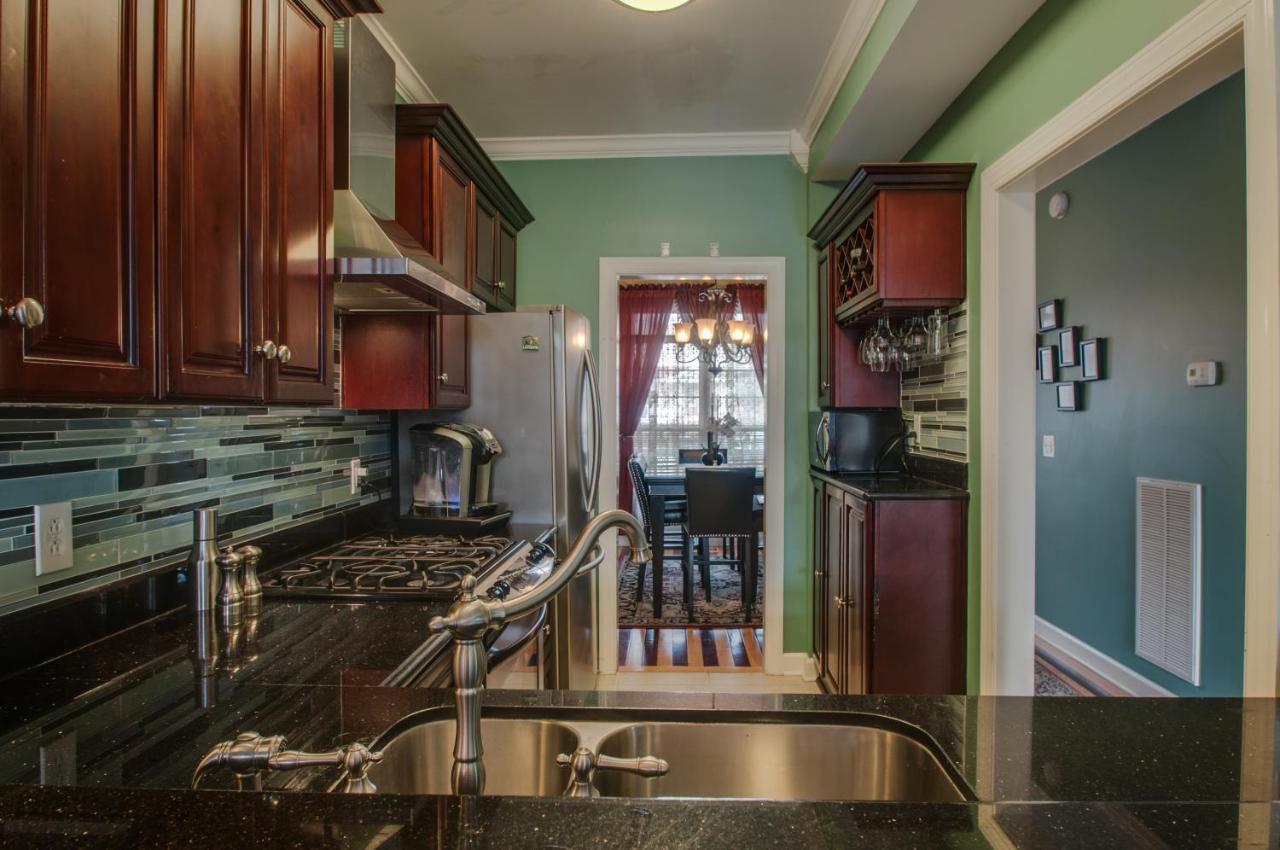 Vacation Home 5 Mins To Down Town 2 Bedrooms 2 Baths Garden Area Hot Tub Нэшвилл Экстерьер фото